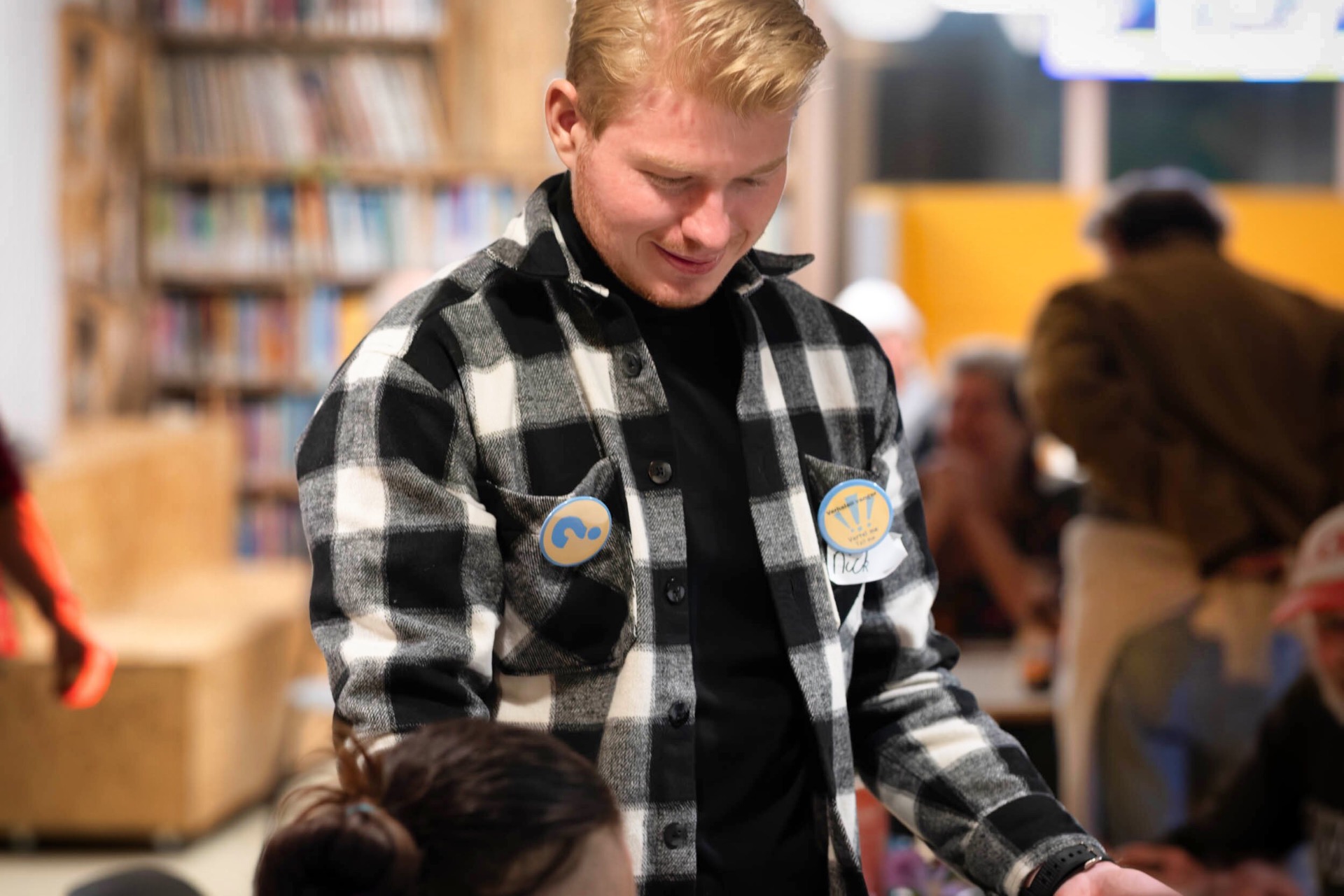 Nick in actie tijdens de viering van 10 jaar Thuis